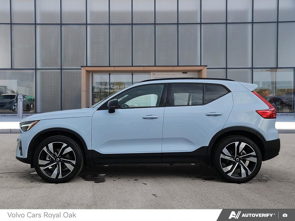 2025 Volvo XC40 Ultra Dark Theme-2
