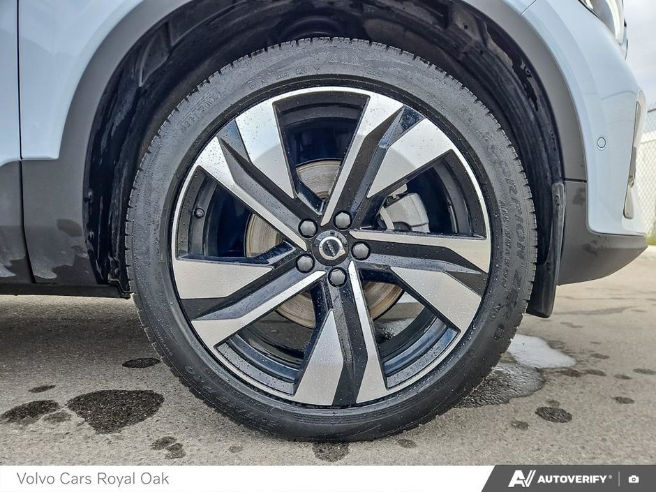 2025 Volvo XC40 Ultra Dark Theme-5