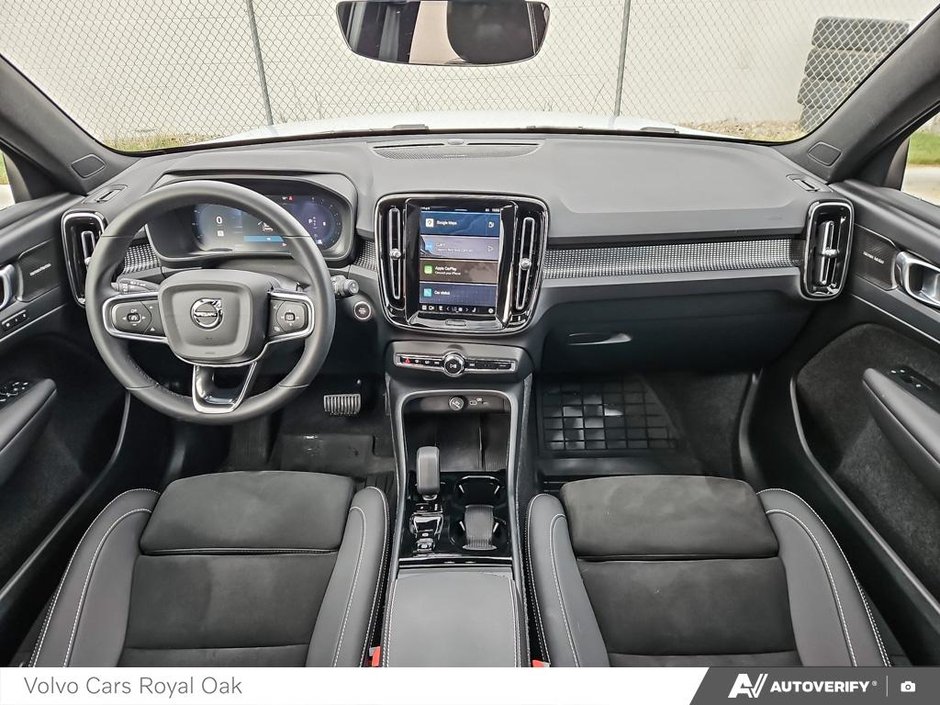 2025 Volvo XC40 Ultra Dark Theme-23