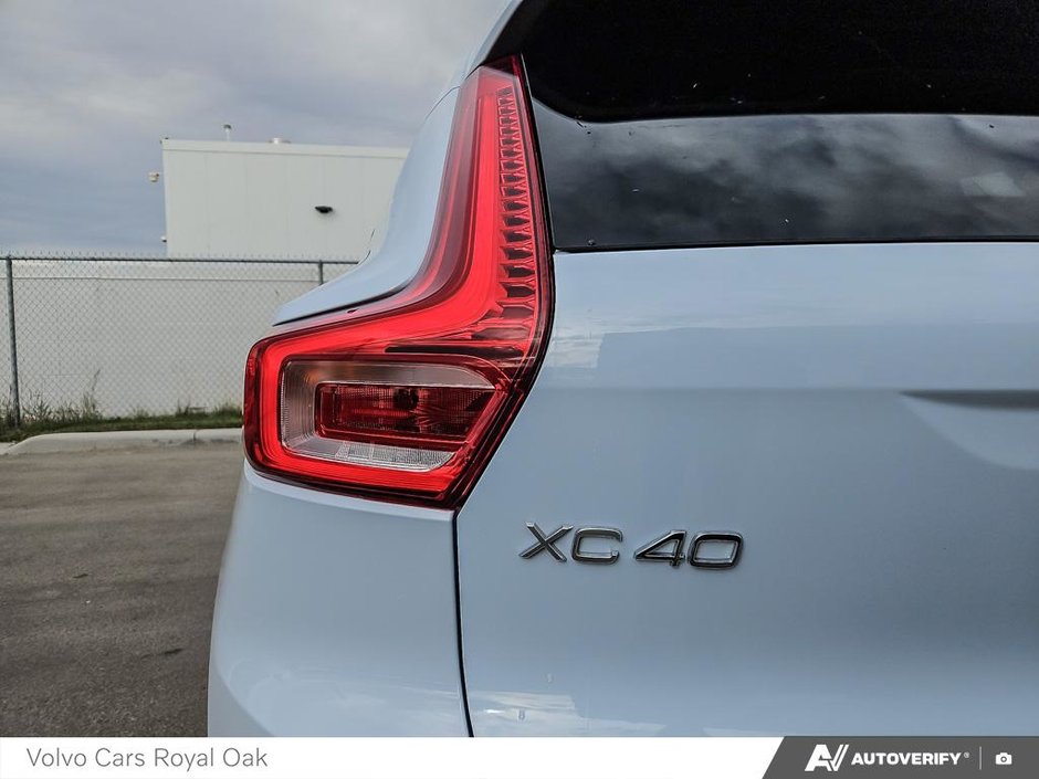 2025 Volvo XC40 Ultra Dark Theme-10