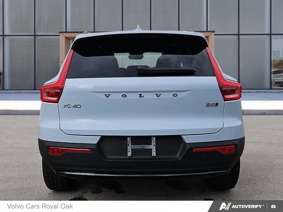 2025 Volvo XC40 Ultra Dark Theme-4