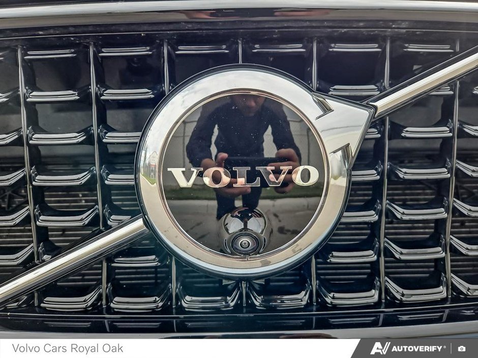 2025 Volvo XC40 Ultra Dark Theme-8