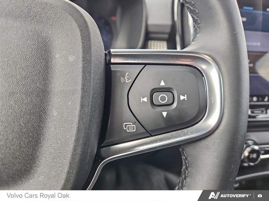 2025 Volvo XC40 Ultra Dark Theme-15