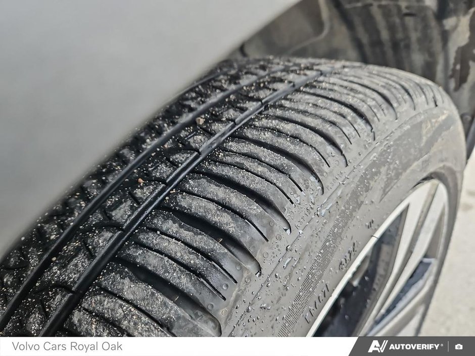 2025 Volvo XC40 Ultra Dark Theme-6