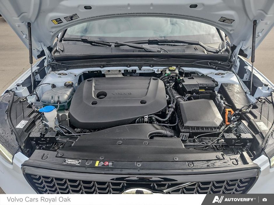 2025 Volvo XC40 Ultra Dark Theme-9