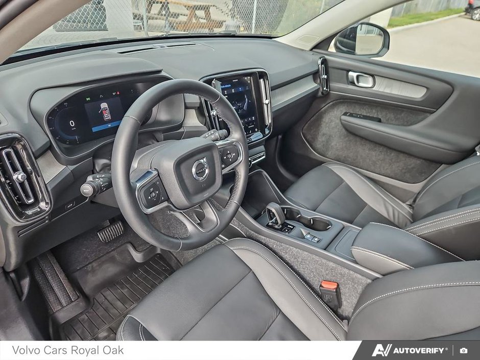 2025 Volvo XC40 Core Bright Theme-12