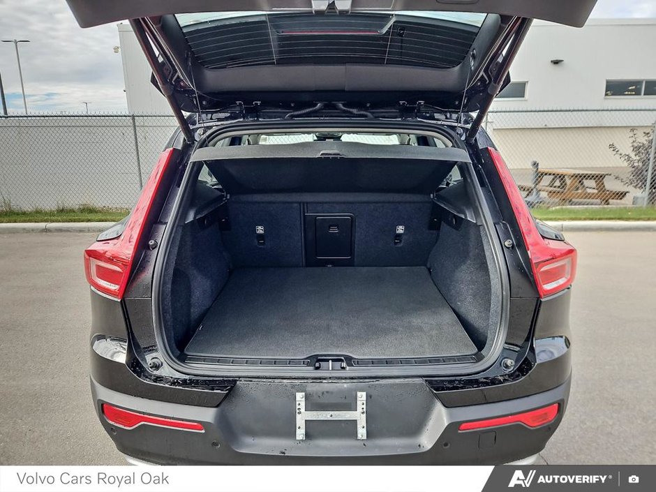 2025 Volvo XC40 Core Bright Theme-11