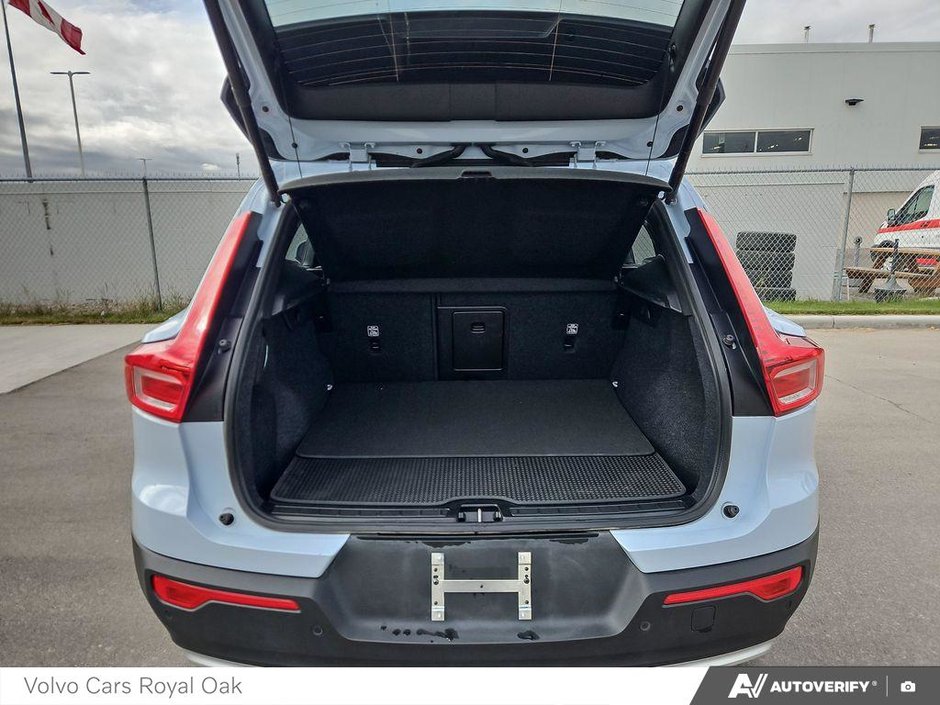 2025 Volvo XC40 Core Bright Theme-11