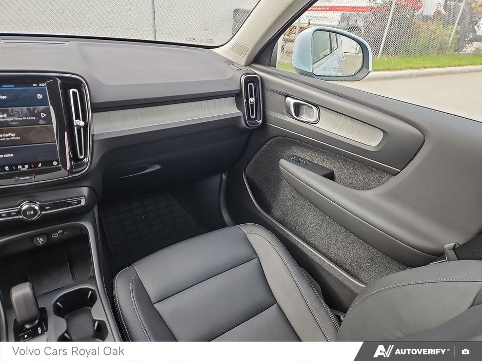 2025 Volvo XC40 Core Bright Theme-24