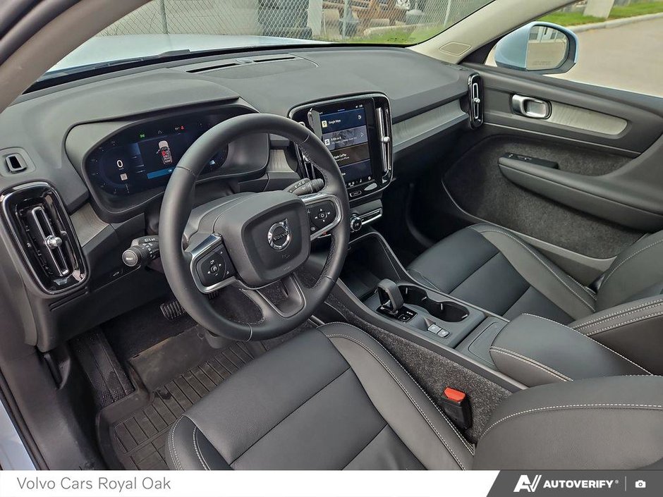 2025 Volvo XC40 Core Bright Theme-12