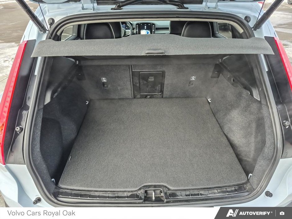 2025 Volvo XC40 Core Bright Theme-11