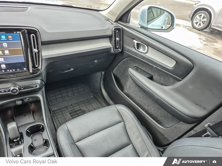 2025 Volvo XC40 Core Bright Theme-24