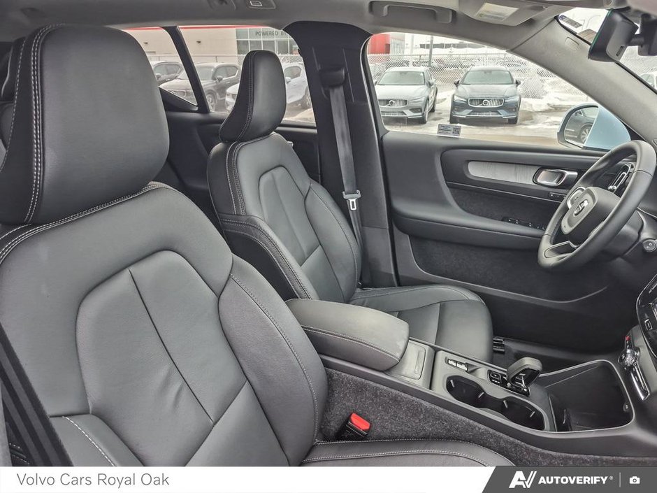 2025 Volvo XC40 Core Bright Theme-21