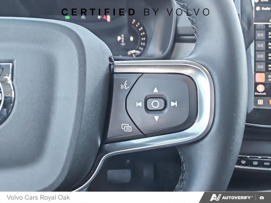 2025 Volvo XC40 Plus Dark Theme-15