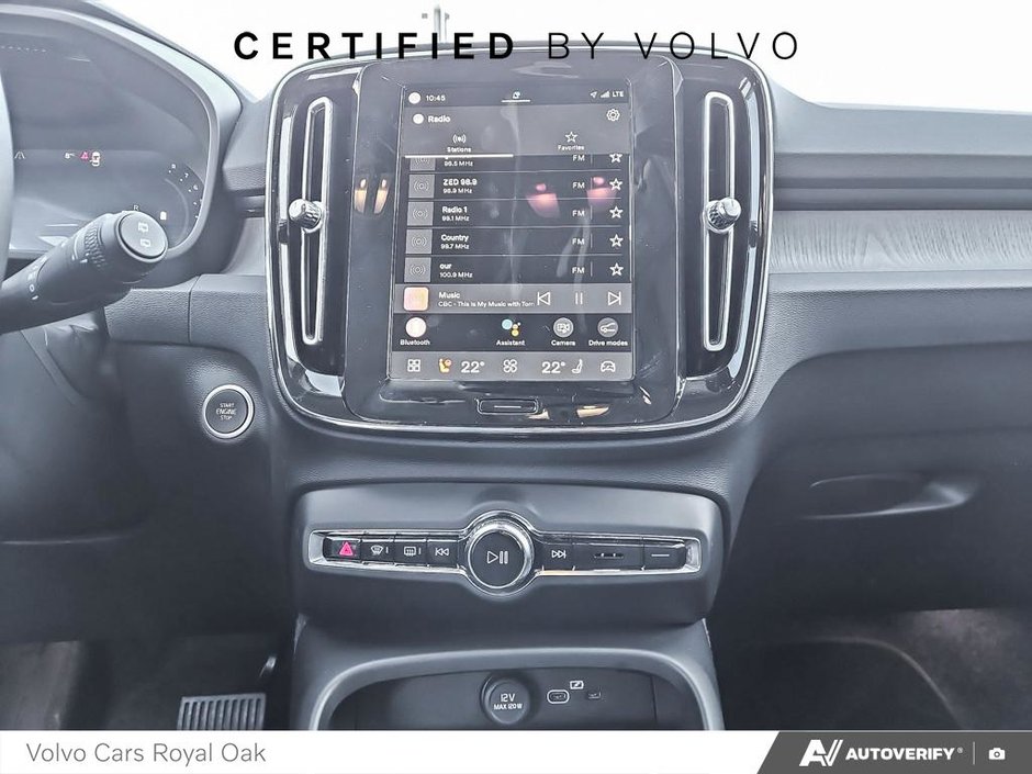 2025 Volvo XC40 Plus Dark Theme-18