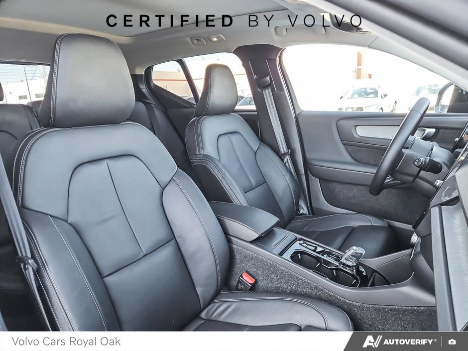 2025 Volvo XC40 Plus Dark Theme-21