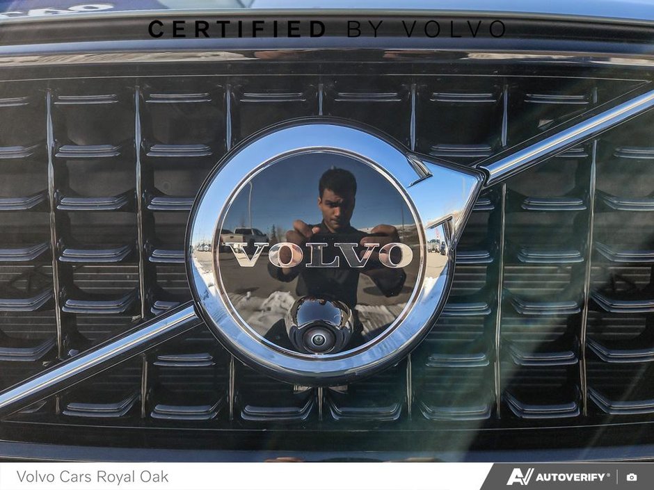 2025 Volvo XC40 Plus Dark Theme-8