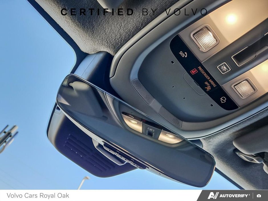 2025 Volvo XC40 Plus Dark Theme-20