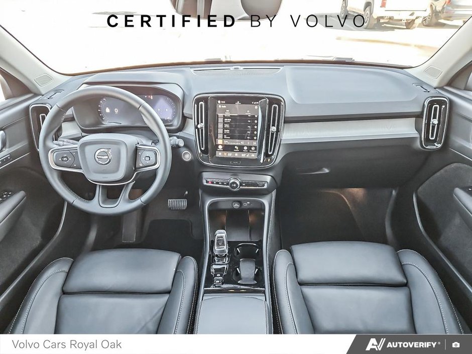 2025 Volvo XC40 Plus Dark Theme-23