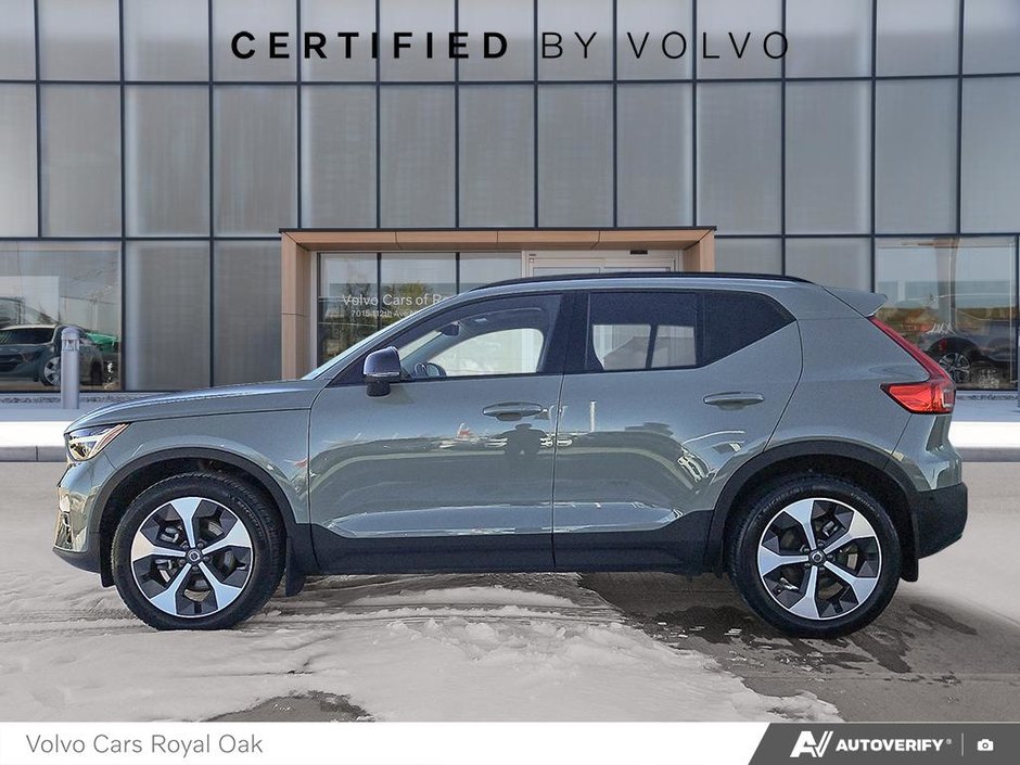2025 Volvo XC40 Plus Dark Theme-2
