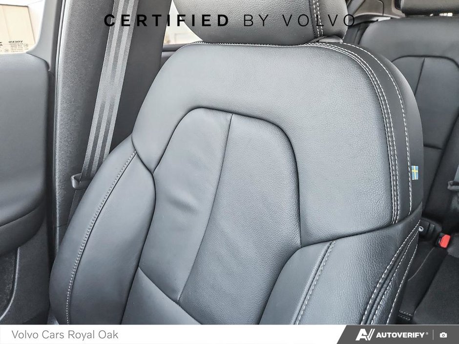 2025 Volvo XC40 Plus Dark Theme-19