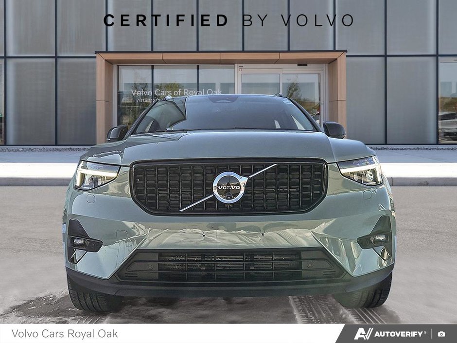 2025 Volvo XC40 Plus Dark Theme-1