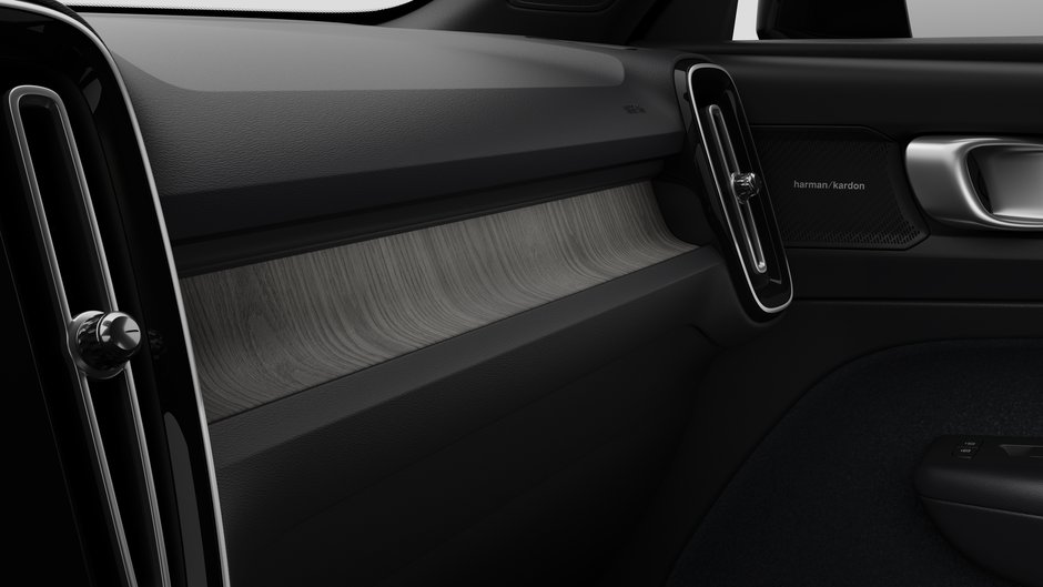 2026 Volvo XC40 Ultra (Dark Theme)-8