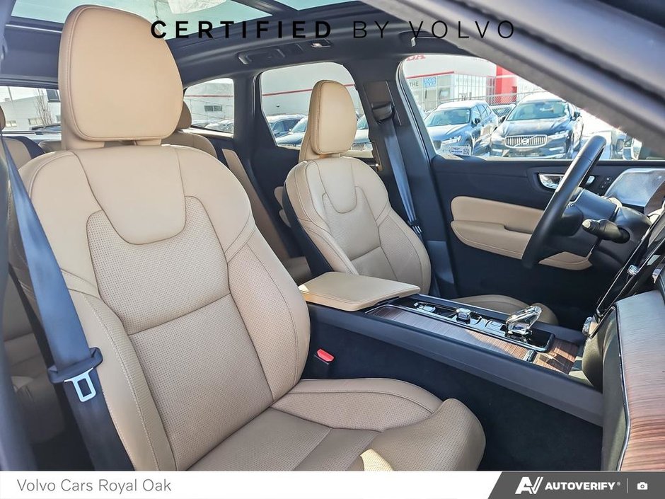 2025 Volvo XC60 Plug-In Hybrid Ultra Dark Theme-21