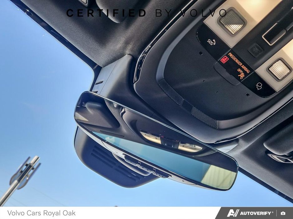 2025 Volvo XC60 Plug-In Hybrid Ultra Dark Theme-20