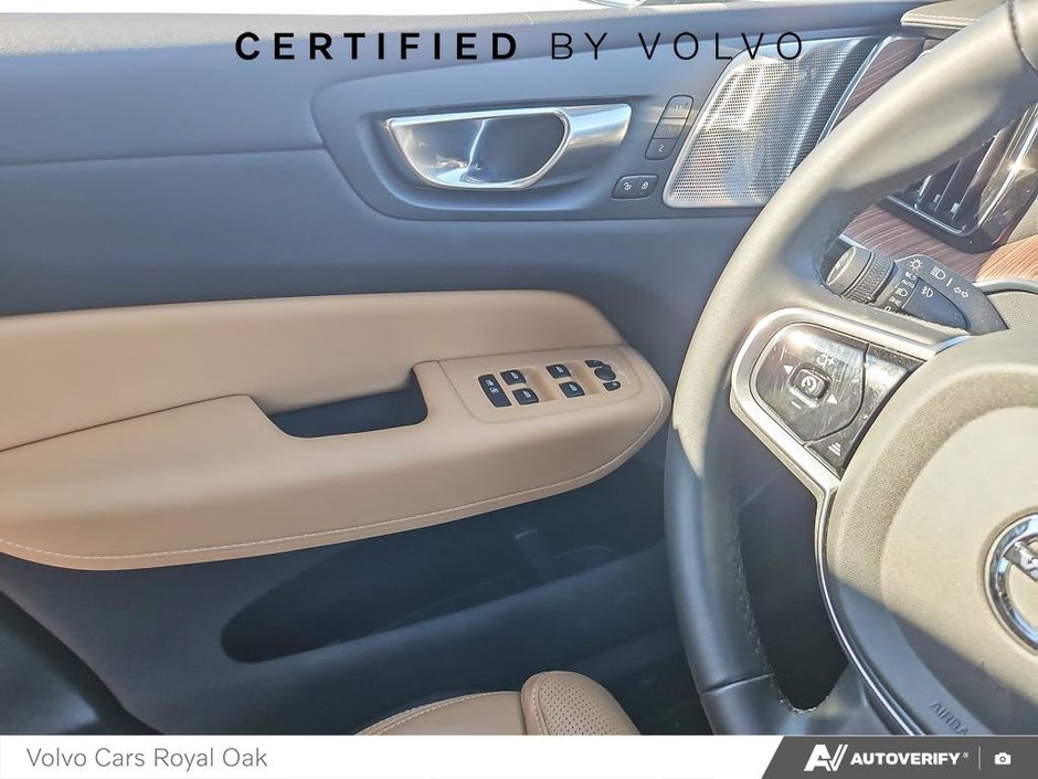 2025 Volvo XC60 Plug-In Hybrid Ultra Dark Theme-16