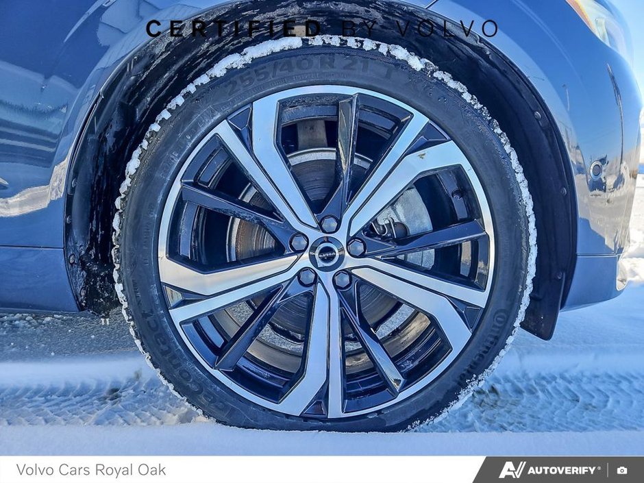 2025 Volvo XC60 Plug-In Hybrid Ultra Dark Theme-5