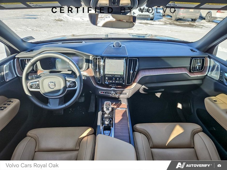 2025 Volvo XC60 Plug-In Hybrid Ultra Dark Theme-23