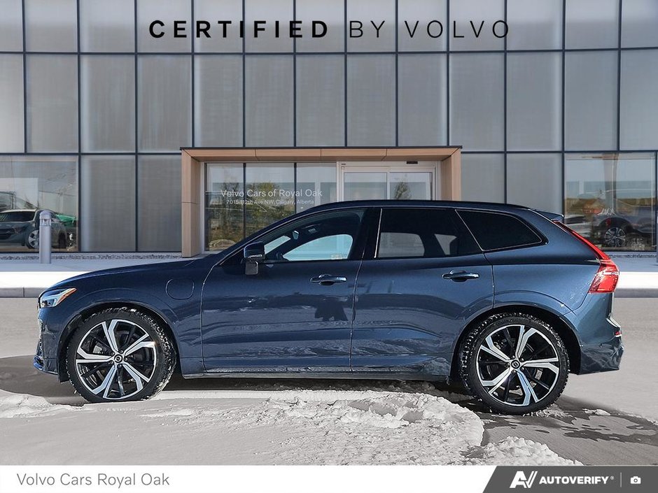 2025 Volvo XC60 Plug-In Hybrid Ultra Dark Theme-2