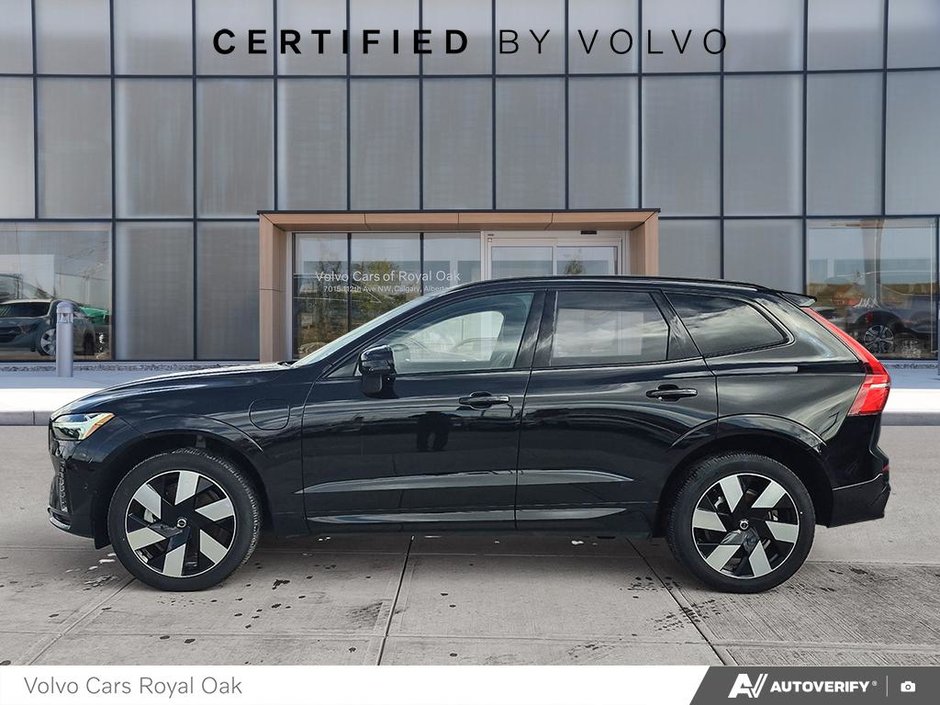 2025 Volvo XC60 Plug-In Hybrid Plus Dark Theme-2