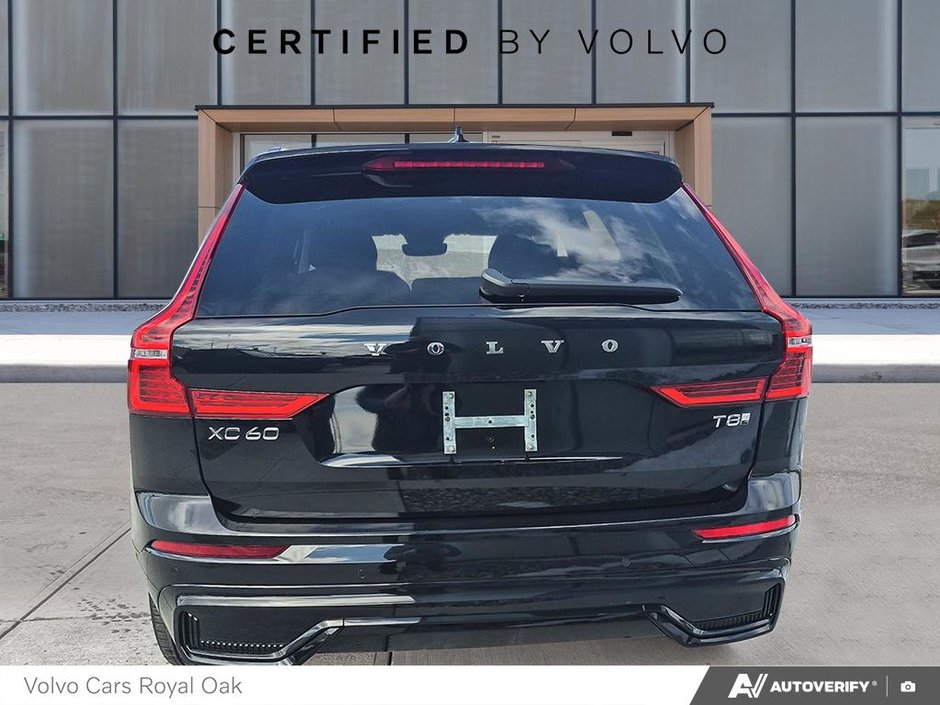 2025 Volvo XC60 Plug-In Hybrid Plus Dark Theme-4