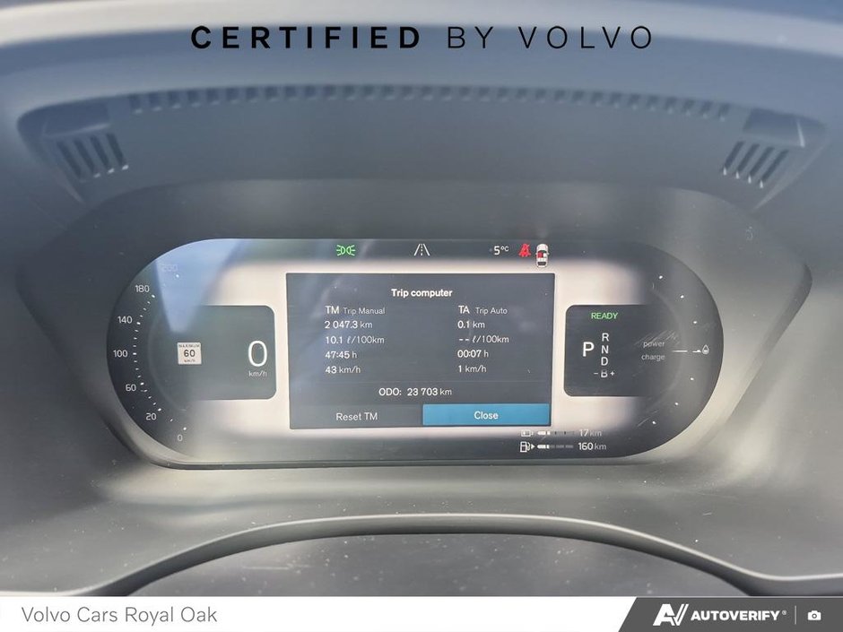 2025 Volvo XC60 Plug-In Hybrid Plus Dark Theme-14
