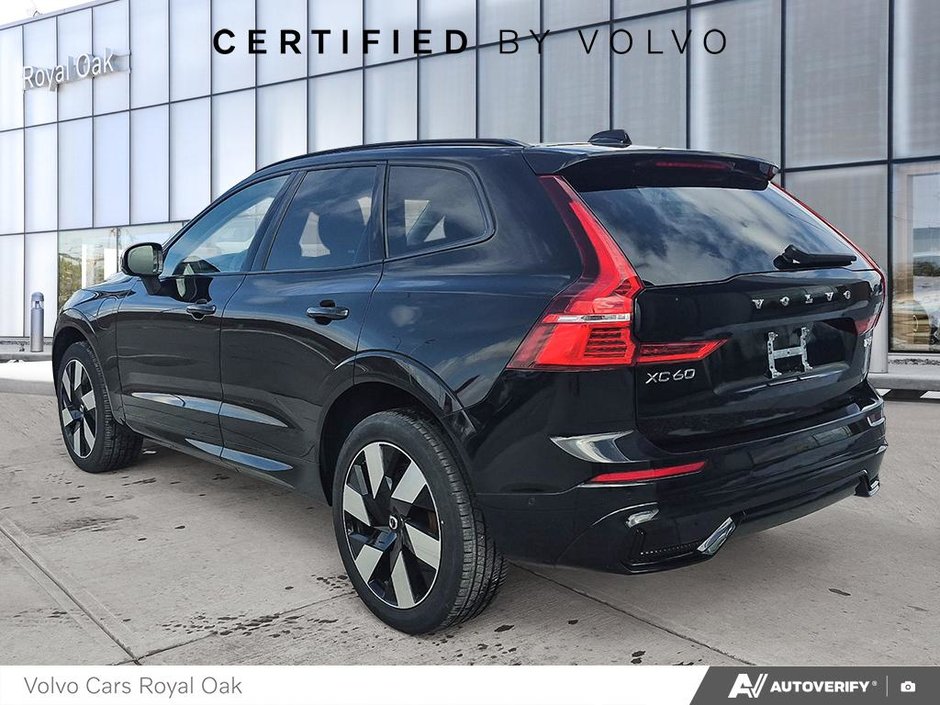 2025 Volvo XC60 Plug-In Hybrid Plus Dark Theme-3