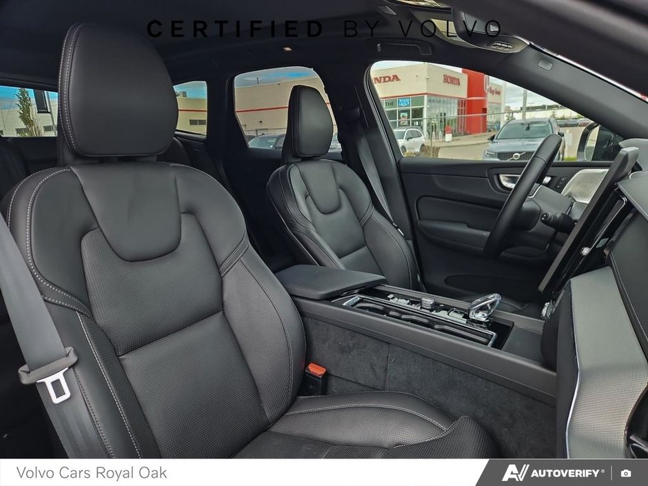 2026 Volvo XC60 Plug-In Hybrid Ultra Black Edition-21