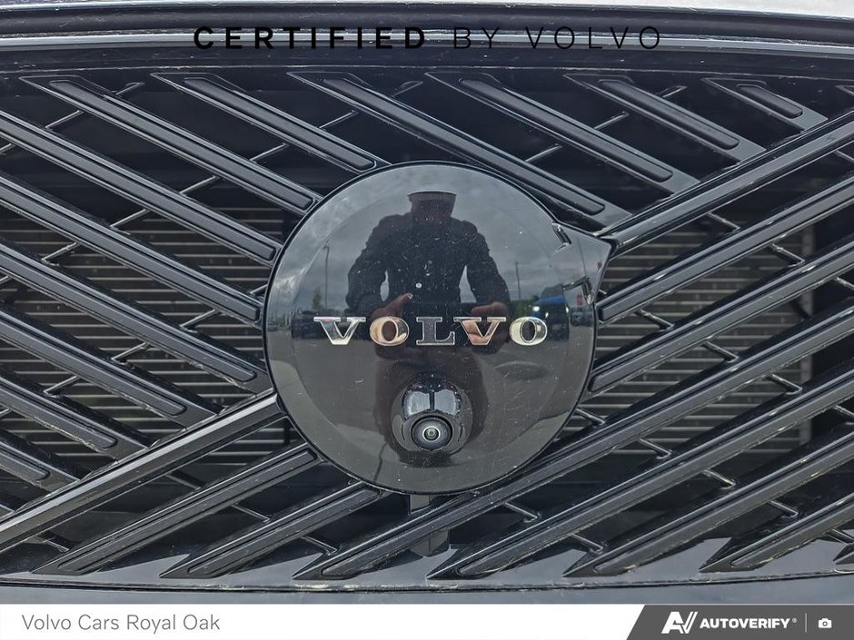 2026 Volvo XC60 Plug-In Hybrid Ultra Black Edition-8