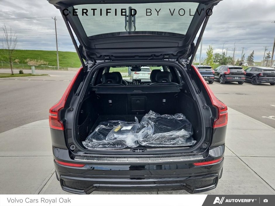 2026 Volvo XC60 Plug-In Hybrid Ultra Black Edition-11