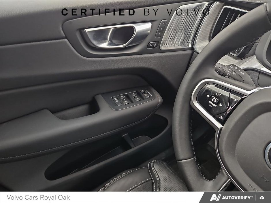 2026 Volvo XC60 Plug-In Hybrid Ultra Black Edition-16