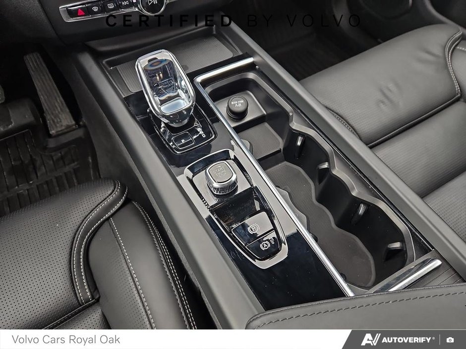 2026 Volvo XC60 Plug-In Hybrid Ultra Black Edition-17