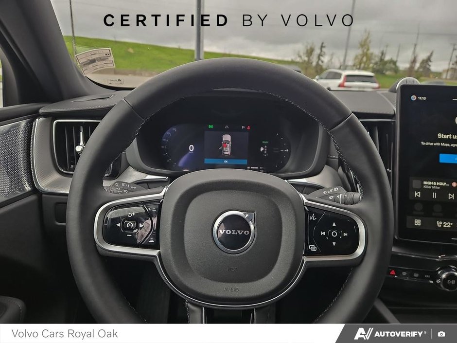 2026 Volvo XC60 Plug-In Hybrid Ultra Black Edition-13