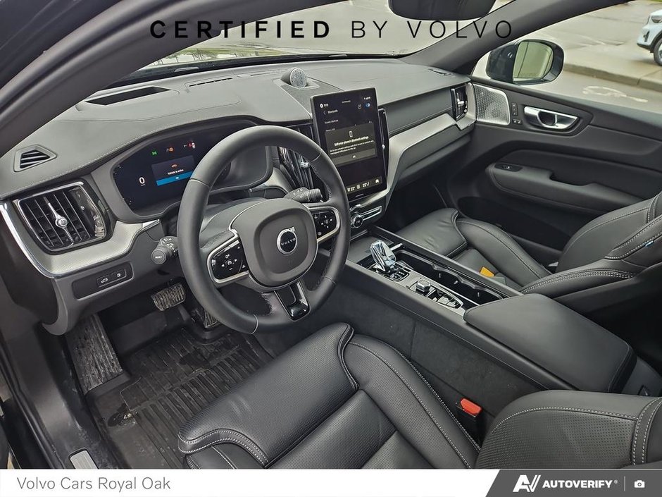 2026 Volvo XC60 Plug-In Hybrid Ultra Black Edition-12