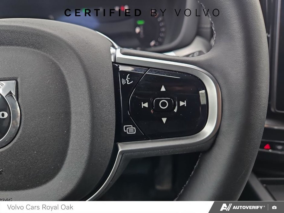 2026 Volvo XC60 Plug-In Hybrid Ultra Black Edition-15
