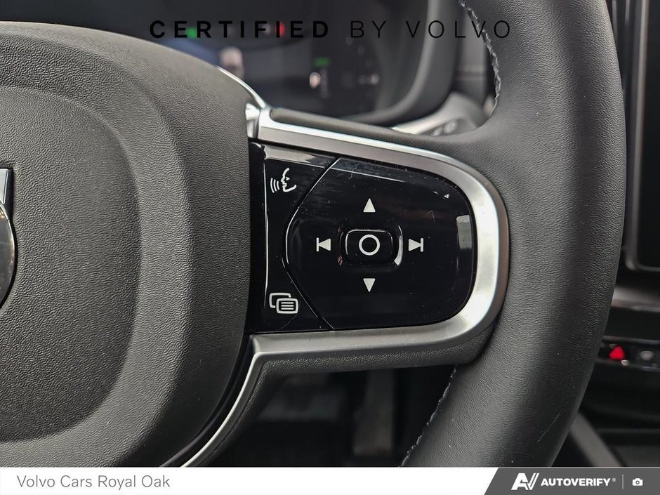 2026 Volvo XC60 Plug-In Hybrid Ultra Black Edition-15