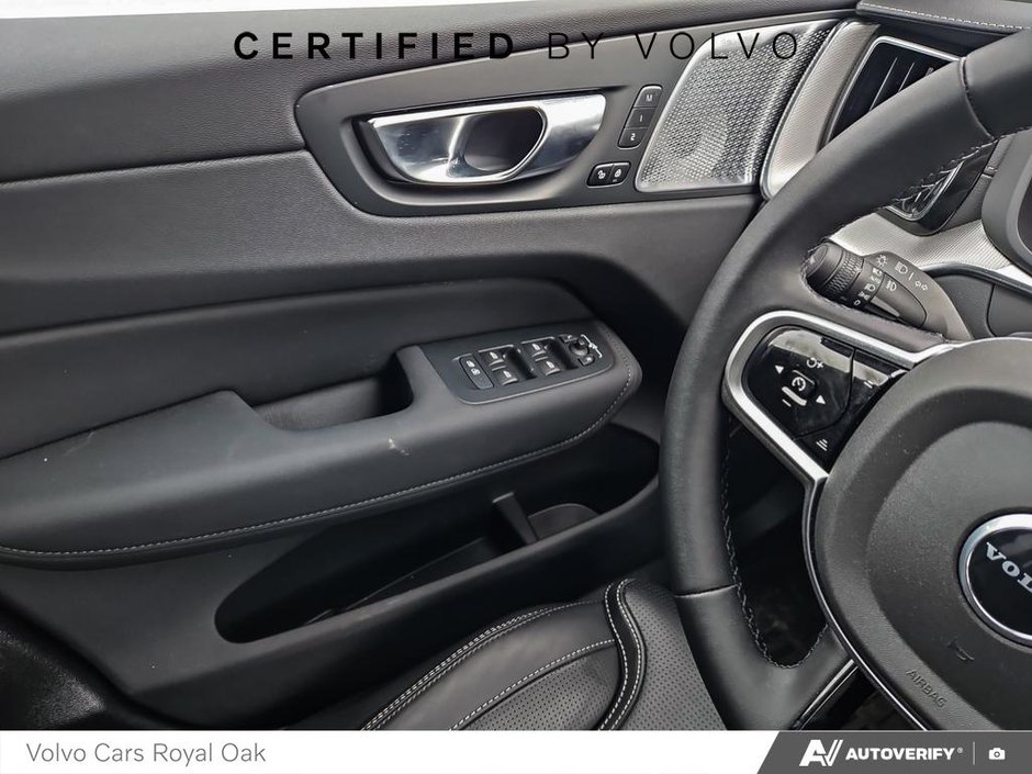 2026 Volvo XC60 Plug-In Hybrid Ultra Black Edition-16