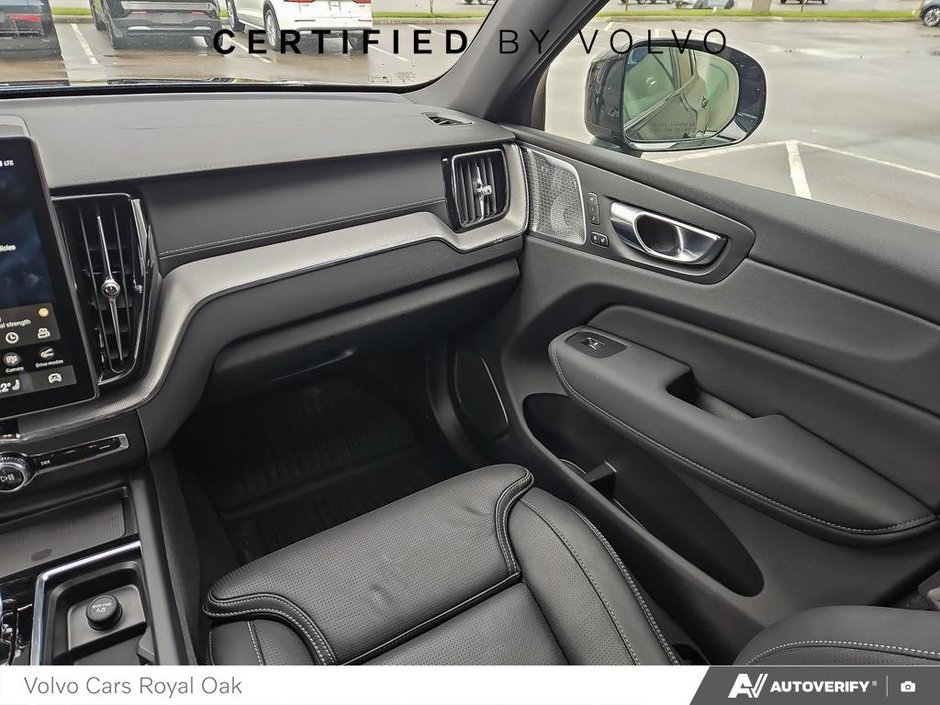 2026 Volvo XC60 Plug-In Hybrid Ultra Black Edition-24