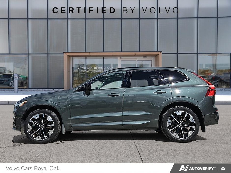 2026 Volvo XC60 Plug-In Hybrid Ultra Dark Theme-2