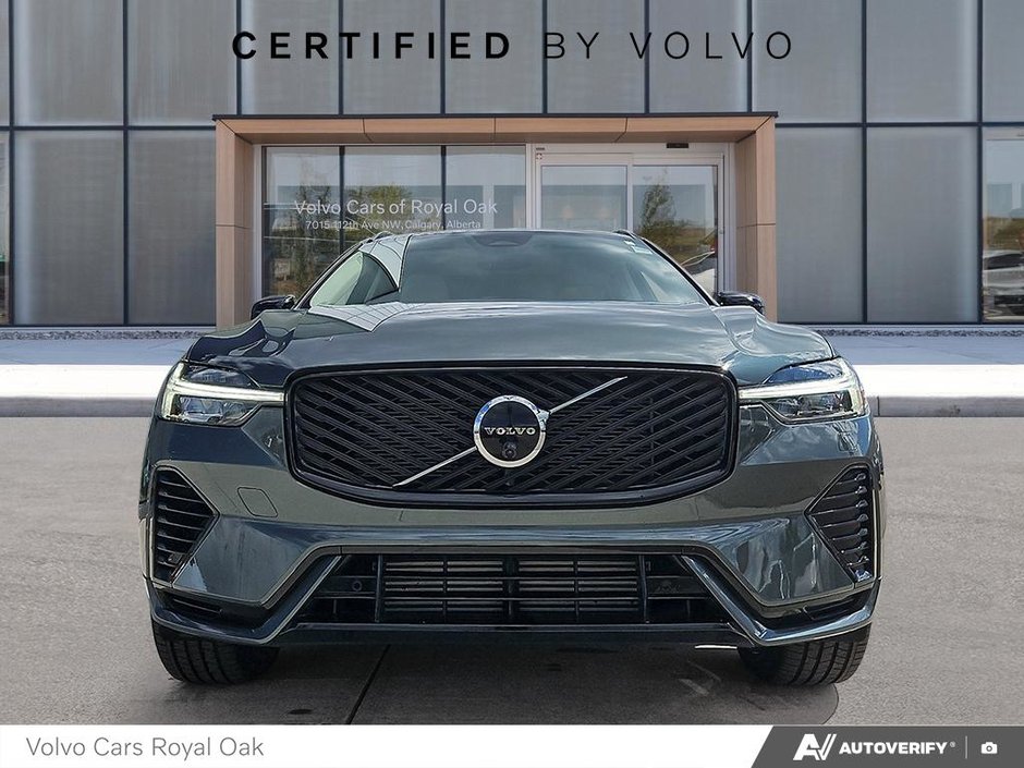 2026 Volvo XC60 Plug-In Hybrid Ultra Dark Theme-1